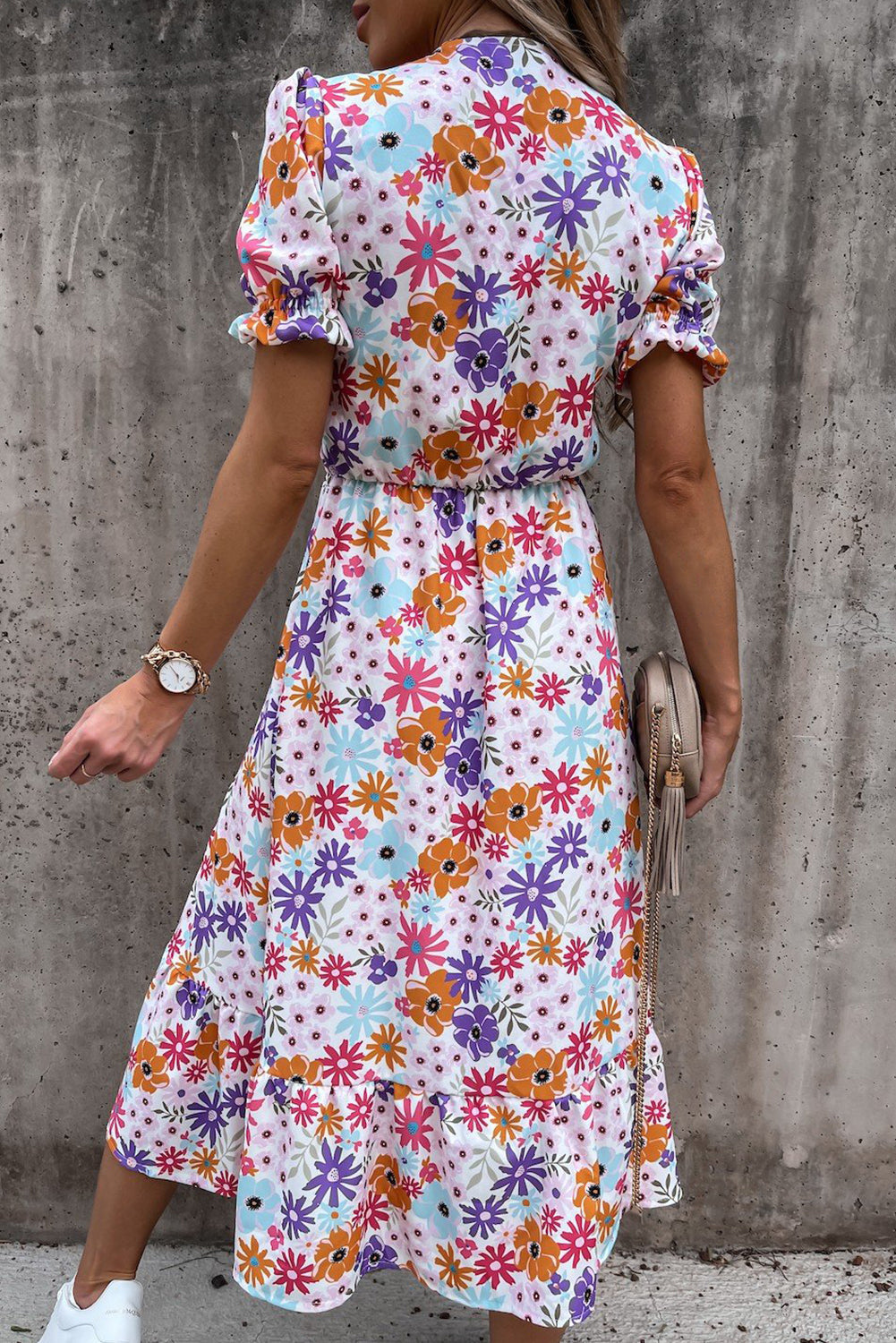 Georgia - Bata larga de flores con escote en V