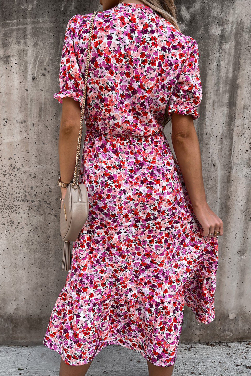Georgia - Bata larga de flores con escote en V
