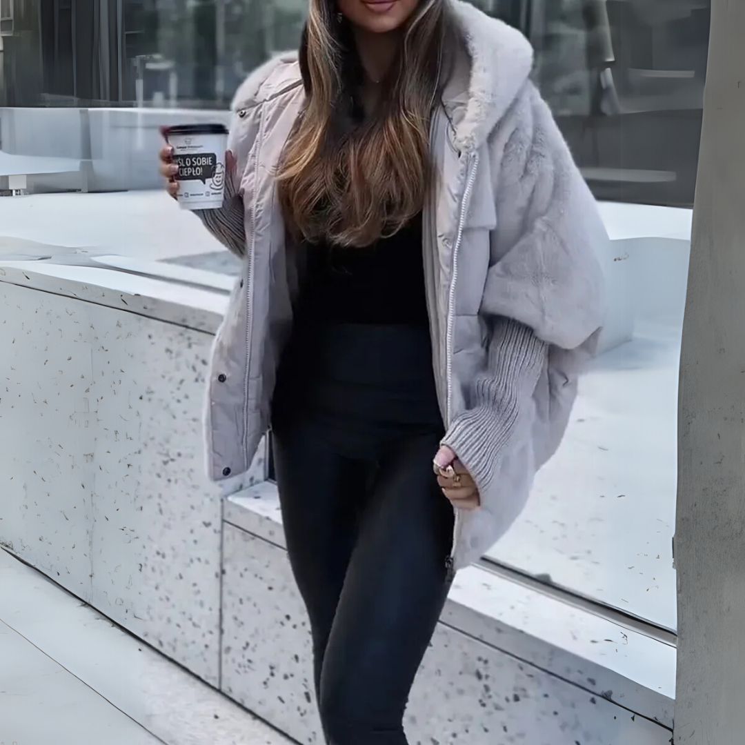 Delfina | Chaqueta con capucha de felpa lujosa