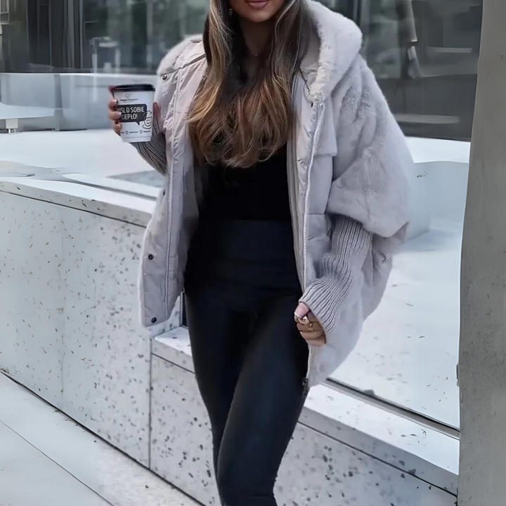 Delfina | Chaqueta con capucha de felpa lujosa