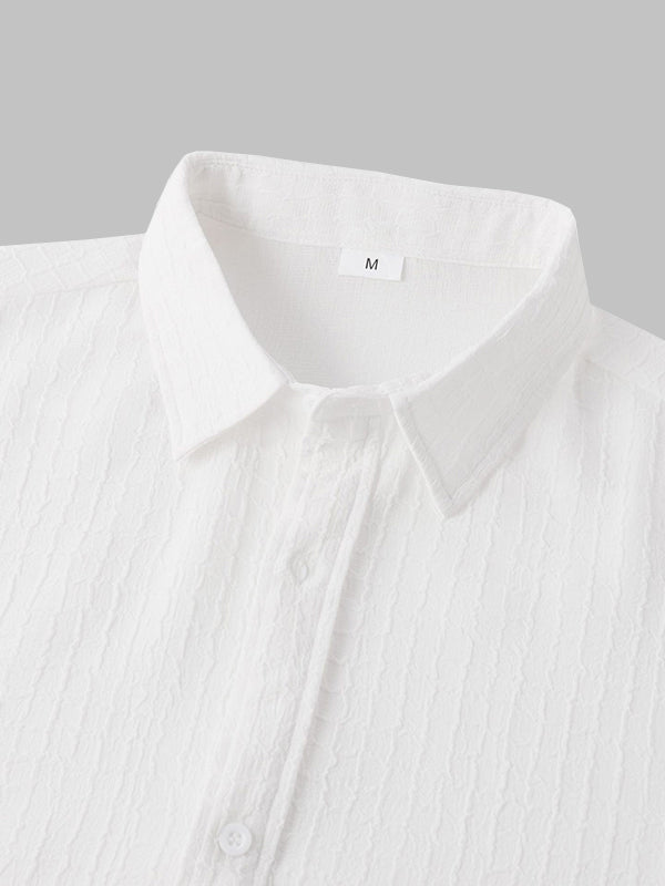 Camisa de manga corta casual de color sólido con rayas de textura irregular para hombre