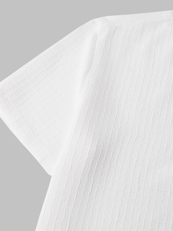 Camisa de manga corta casual de color sólido con rayas de textura irregular para hombre