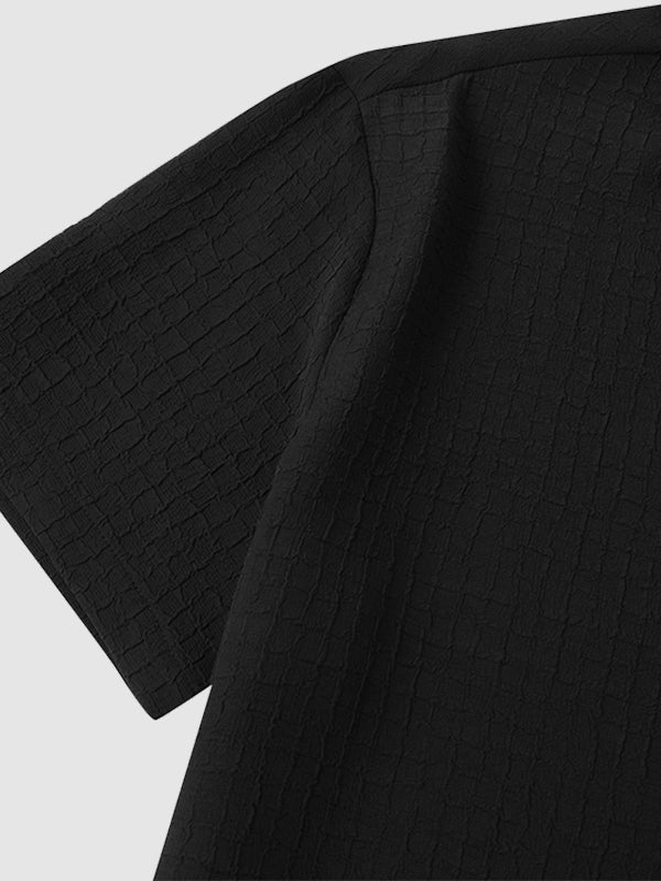 Camisa de manga corta casual de color sólido con rayas de textura irregular para hombre