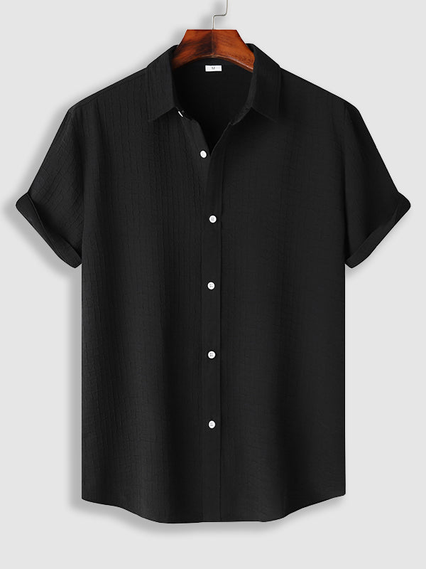 Camisa de manga corta casual de color sólido con rayas de textura irregular para hombre